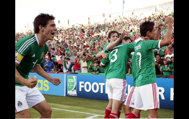 Jugadores de la Selección mexicana Sub-17, celebrando durante partido del Mundial en Torreón. MEXSPORT  /