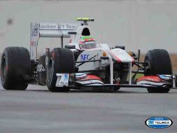 Sergio 'Checo' Pérez hace una buena carrera para meterse dentro de los 10 primeros lugares. AFP  /