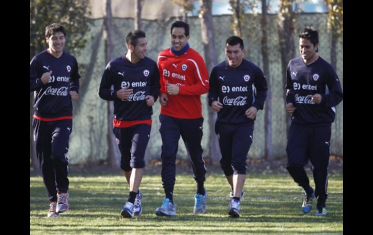 Los jugadores de la Selección de Chile se preparan para el encuentro contra Perú en la Copa América en Argentina. AP  /