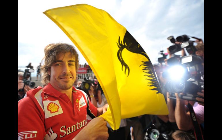 El piloto Fernando Alonso celebrando su triunfo. AFP  /