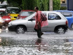 En otros municipios de la zona metropolitana, se registraron crecidas que afectaron a la vialidad. A. CAMACHO.  /