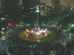 Miles de aficionados acudieron al Ángel de Independencia, el punto de celebración en la Ciudad de México. MEXSPORT  /