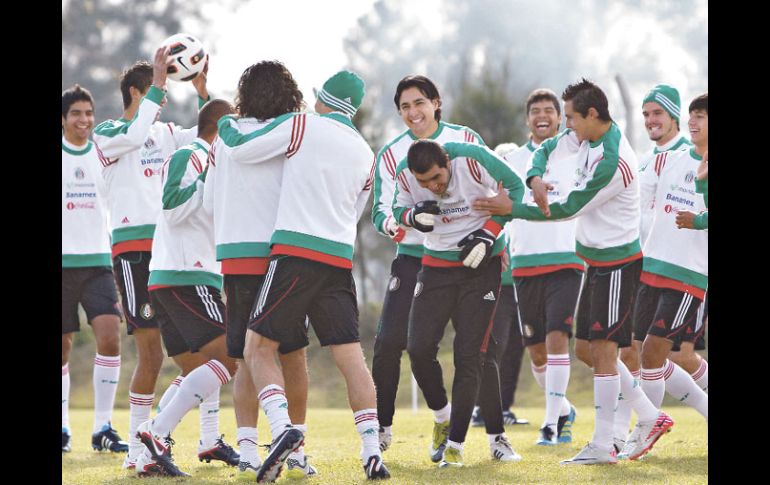 A pesar de los resultados adversos, el Tricolor conserva el buen ánimo en su práctica en el Buenos Aires Football. MEXSPORT  /