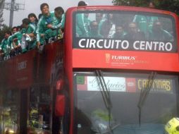 La Selección mexicana Sub-17, desfila por la Ciudad de México. NOTIMEX  /