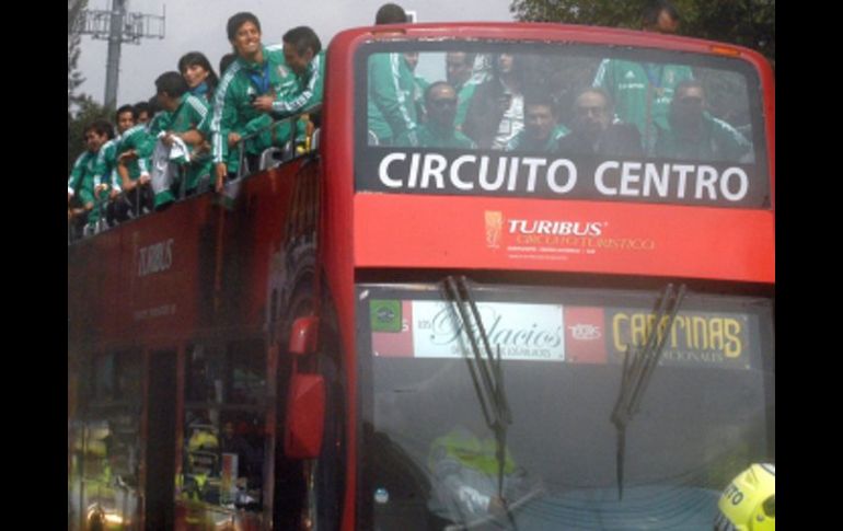 La Selección mexicana Sub-17, desfila por la Ciudad de México. NOTIMEX  /