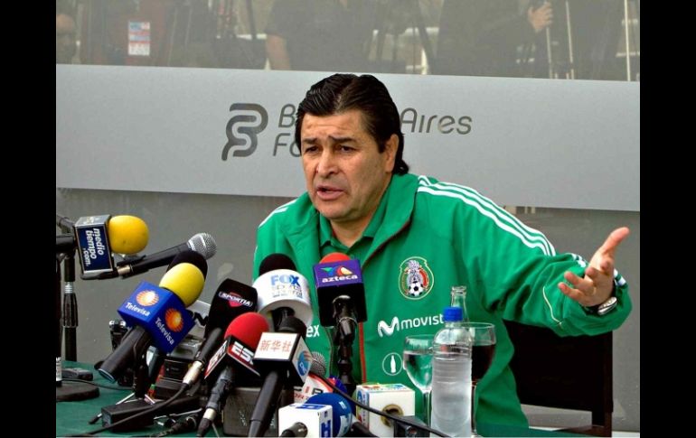 Luis Fernando Tena, técnico de la Selección Mexicana de futbol, durante rueda de prensa en Argentina. MEXSPORT  /