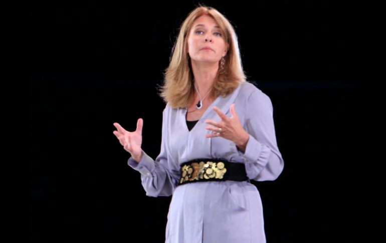 La vicepresidenta de marketing de Windows, Tami Reller, pronuncia un discurso en la inauguración de la conferencia de Microsoft. EFE  /