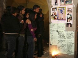 Imagen de enero de 2010, del velorio de dos de los jóvenes asesinados en Villas de Salvárcar. ARCHIVO  /