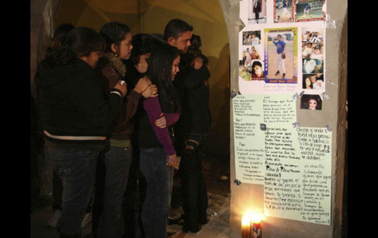 Imagen de enero de 2010, del velorio de dos de los jóvenes asesinados en Villas de Salvárcar. ARCHIVO  /