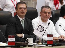 El jefe de gobierno del DF, Marcelo Ebrard, y el secretario de Seguridad Pública federal, Genaro García Luna. EL UNIVERSAL  /