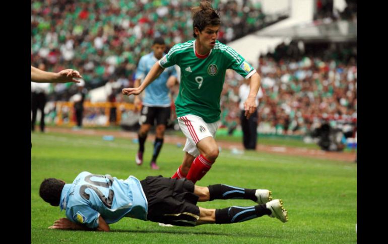 Según el técnico de Guadalajara, Carlos Fierro (Arriba) está listo para jugar en Primera División en Chivas.MEXSPORT  /