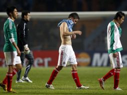 La selección de México dejando el campo después del partido contra Uruguay. AP  /