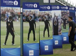 Línea de fotos del golfista español en las instalaciones del Abierto Británico. AP  /