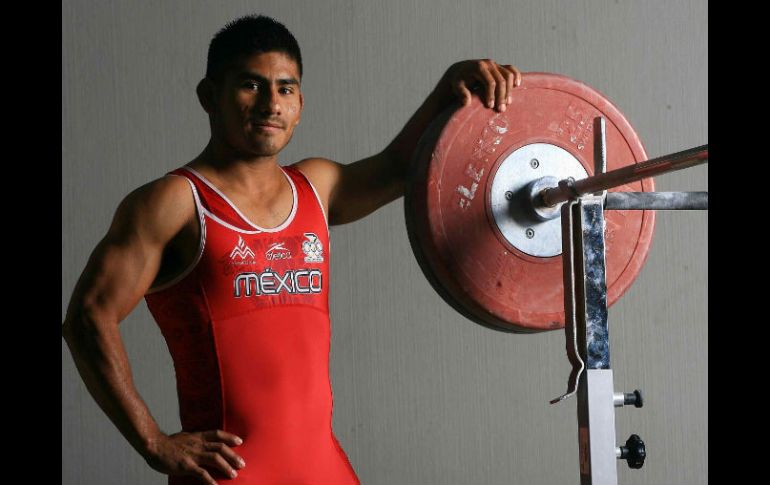 Foto del mexicano Lino Montes, atleta de halterofilia originario de Mérida. MEXSPORT  /