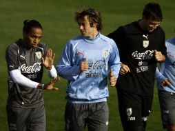 Jugadores de Uruguay en sesión de entrenamiento en la 'Casa Amarilla'. AFP  /