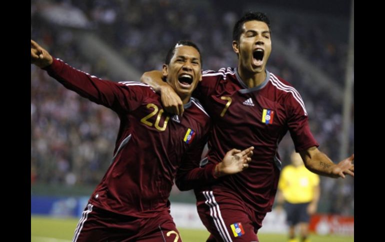 Jugadores de la Selección de Venezuela, celebrando gol contra Paraguay en partido de la Copa América 2011, en Argentina. REUTERS  /