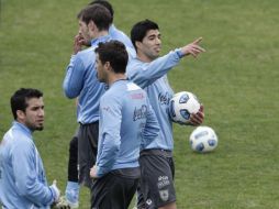 Los jugadores de la Selección uruguaya, durante sesión de entrenamiento para enfrentamiento contra Argentina. REUTERS  /