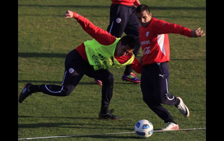 Jugadores de la Selección de Chile, durante sesión de entrenamiento para Copa América en Argentina. REUTERS  /