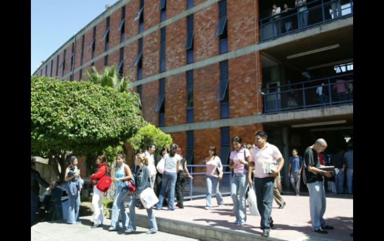 De acuerdo con la encuesta, las universidades públicas brindan a sus alumnos una preparación de calidad. ARCHIVO  /