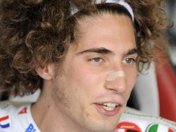 Marco Simoncelli antes de iniciar la primera jornada de entrenamientos libres en el circuito de Sachsenring. AFP  /