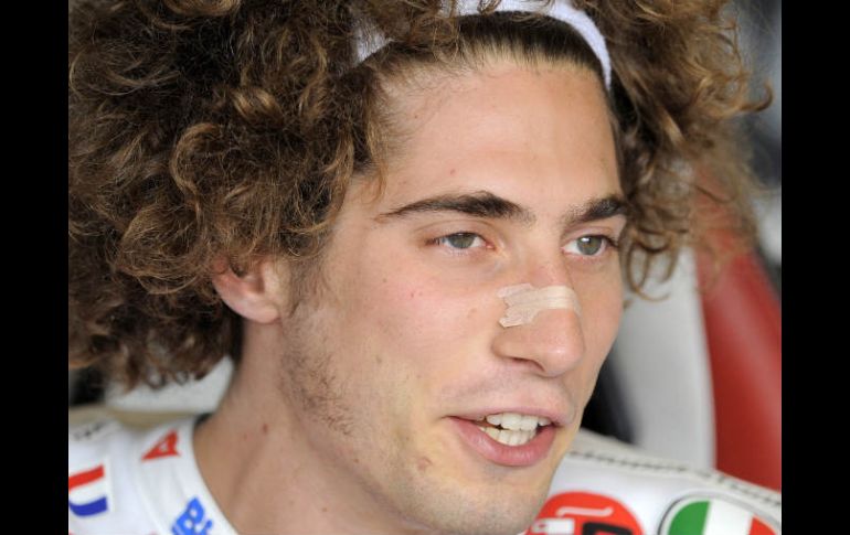 Marco Simoncelli antes de iniciar la primera jornada de entrenamientos libres en el circuito de Sachsenring. AFP  /