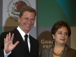 Patricia Espinosa (der.) ofreció una rueda de prensa con motivo de la visita del canciller alemán, Guido Westerwelle (izq.). AFP  /