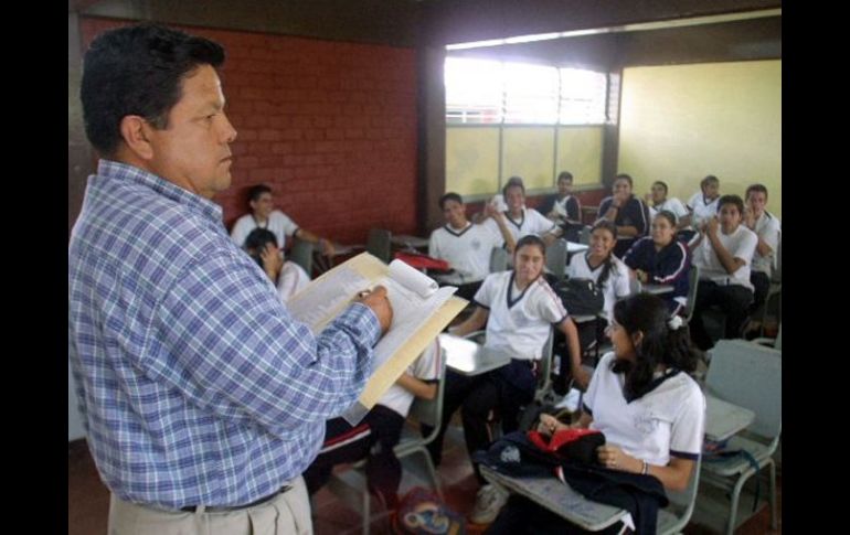 Se dispone de cuatro mil 993 horas-semana-mes para planteles de secundaria. ARCHIVO  /