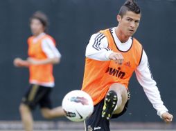 Cristiano Ronaldo, delantero del Real Madrid, durante entrenamiento en el campus de la Universidad de California. EFE  /