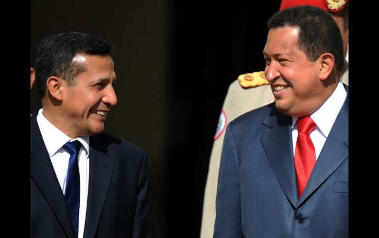 El presidente electo de Perú, Ollanta Humala fue recibido con honores por Hugo Chávez. AFP  /