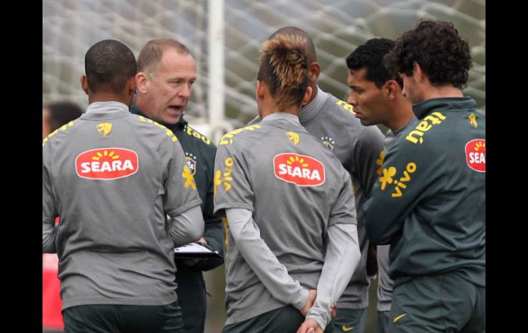 La selecciòn brasileña durante los entrenamientos antes del partido de cuartos de final. EFE  /