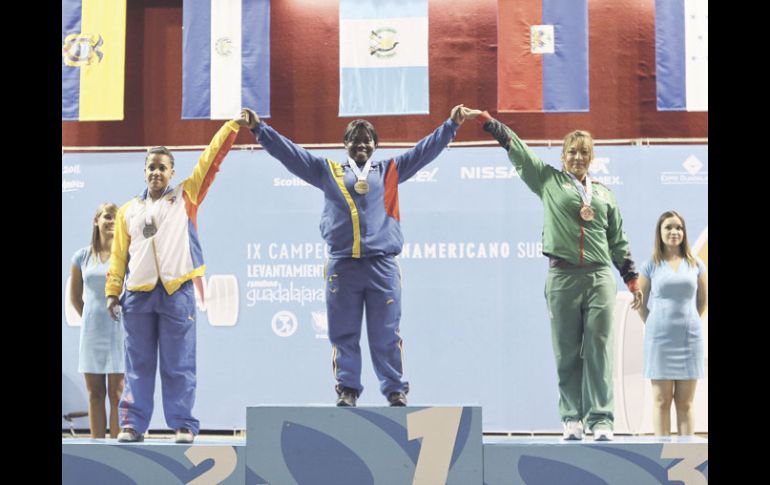 La mexicana Guadalupe Muñoz (der.) se coló a las medallas en la categoría de los 69 kilos. E. PACHECO  /