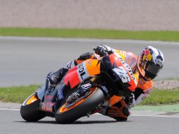 Dani Pedrosa fue el más rápido en la salida y se colocó primero a final de recta. AP  /