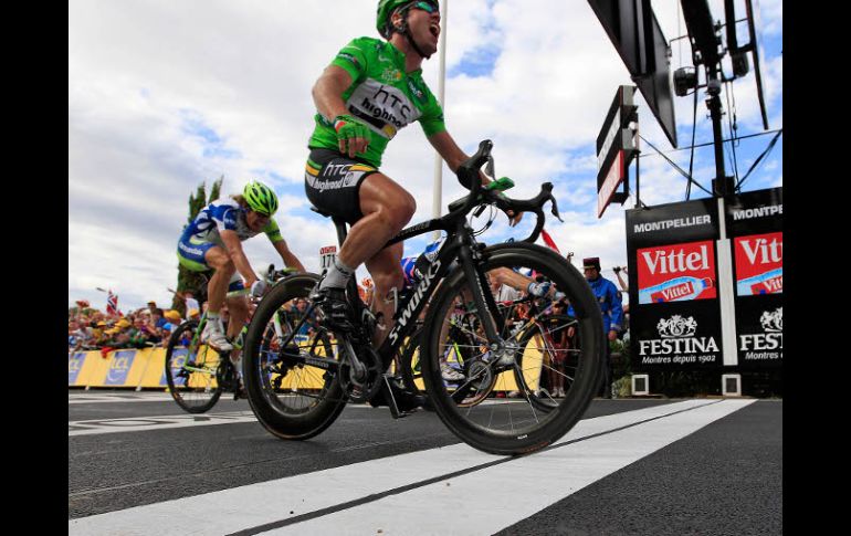 Mark Cavendish, en el cruce de la meta de la decimoquinta etapa del Tour de Francia. AP  /