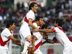 Jugadores de la Selección de Perú, durante juego de cuartos de final de la Copa América en Argentina. MEXSPORT  /