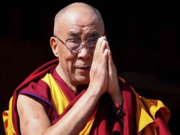 El Dalai Lama habla ante cientos de simpatizantes en la Universidad de Illionis. AP  /