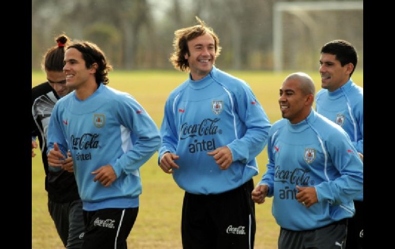 Jugadores de la Selección de Uruguay durante sesión de entrenamiento para la Copa América en Argentina. EFE  /