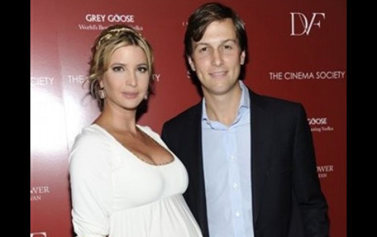 Ivanka Trump junto a su marido Jared Kushner, el padre de la pequeña. AP  /