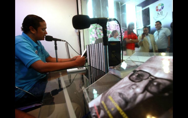 Cristián Rodríguez participa en la jornada de lectura de 300 horas continuas en República Dominicana. EFE  /