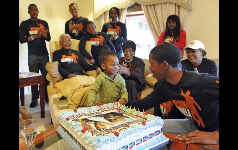 Nelson Mandela durante su fiesta de cumpleaños. AFP  /