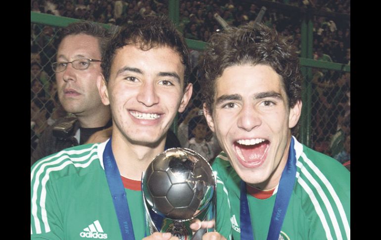 Carlos Guzmán y Antonio Briseño, campeones Sub-17. MEXSPORT  /