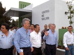 El gobernador de Jalisco saluda durante la inauguración del Cisame, en Ciudad Guzmán. ESPECIAL  /