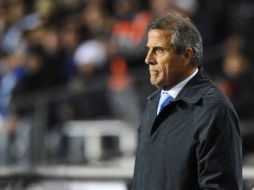 El D.T. Óscar Tabárez durante el partido de Uruguay contra Perú. AFP  /