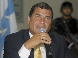 Rafael Correa habla tras una audiencia en la que el diario ofreció rectificar la columna que él consideró ofensiva. EFE  /