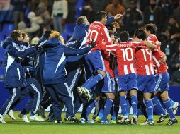 Los paraguayos, jubilosos tras conseguir el pase a la final de la Copa América 2011. AFP  /