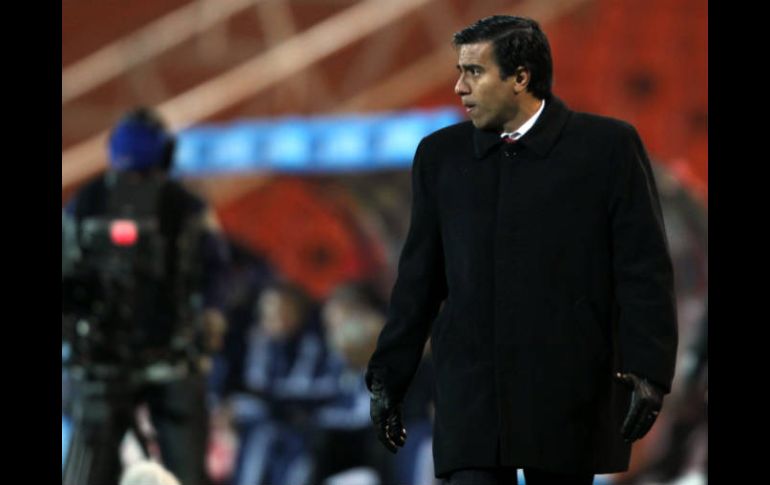 César Farías dirigiendo a su equipo durante la semifinal de Copa America. EFE  /