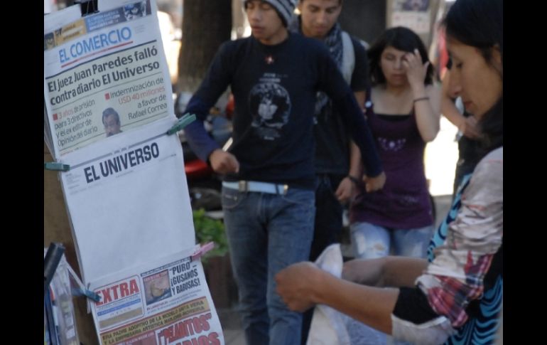 Como una acción de protesta, el diario El Universo, se publicó con una portada blanca. EFE  /