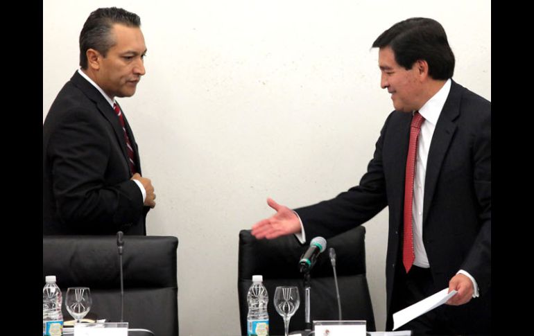 El senador José Guadarrama (der.) y el titular de Segob, Francisco Blake, quien comparece ante la Comisión Permanente. EL UNIVERSAL  /