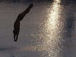 El clavadista mexicano, Julián Sánchez, durante la prueba de salto de tres metros en trampolín, en Shanghai, China. EFE  /