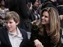 Christopher Schwarzenegger junto a su madre Maria Shriver. AP  /