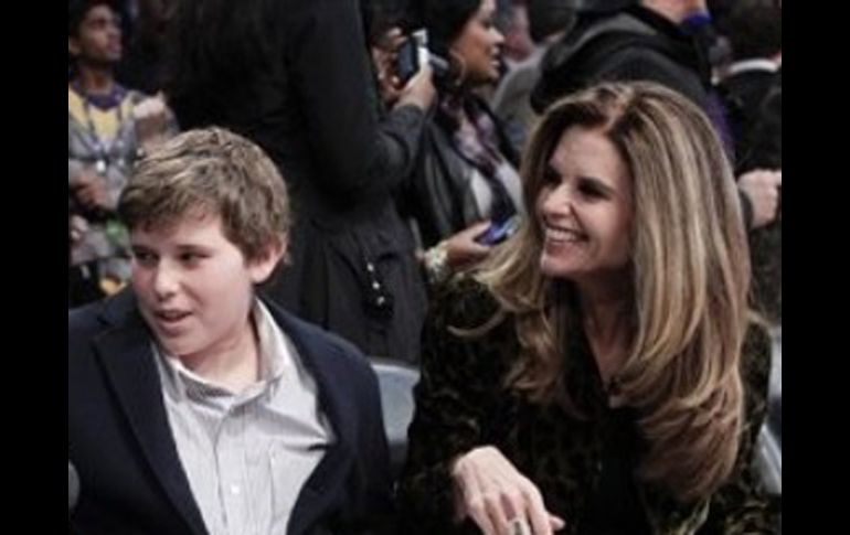 Christopher Schwarzenegger junto a su madre Maria Shriver. AP  /